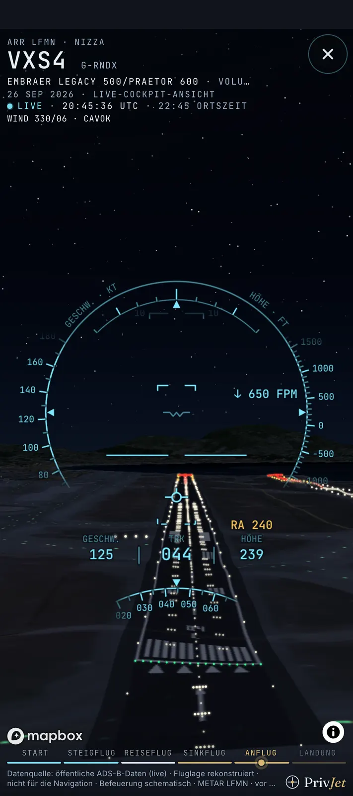 Live-Cockpit-Ansicht im Handyformat, Nachtlandung in Nizza: Über der Anflugbefeuerung